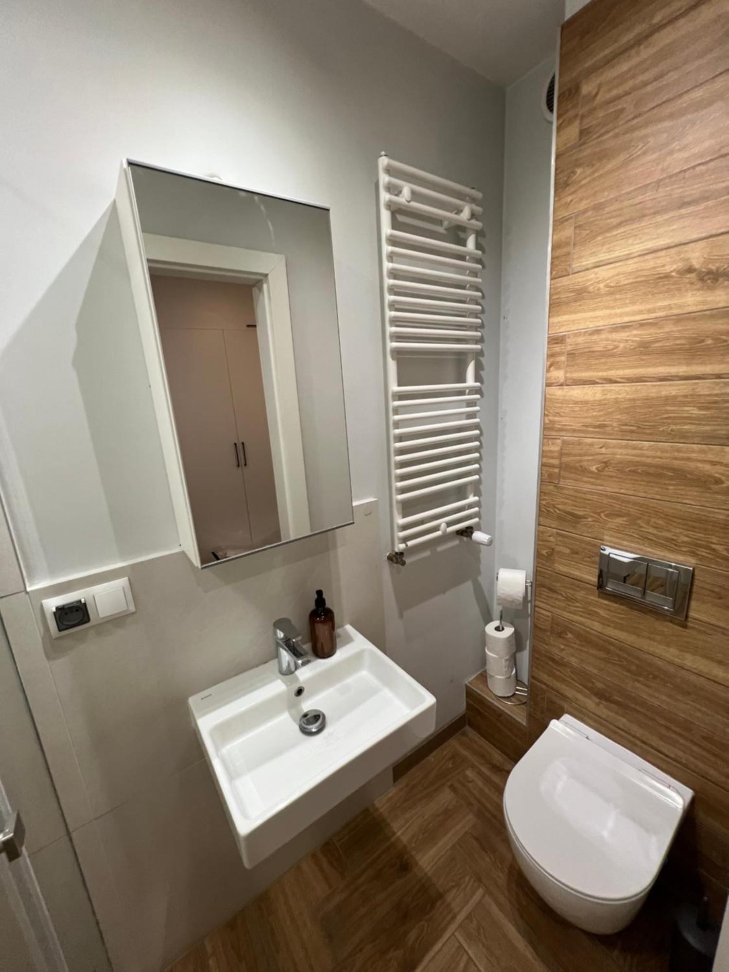 Apartment Budget 3 #self Check-in Warschau